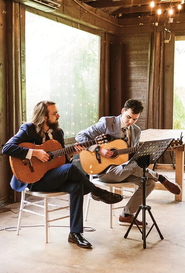 GROUP ACOUSTIC GUITAR